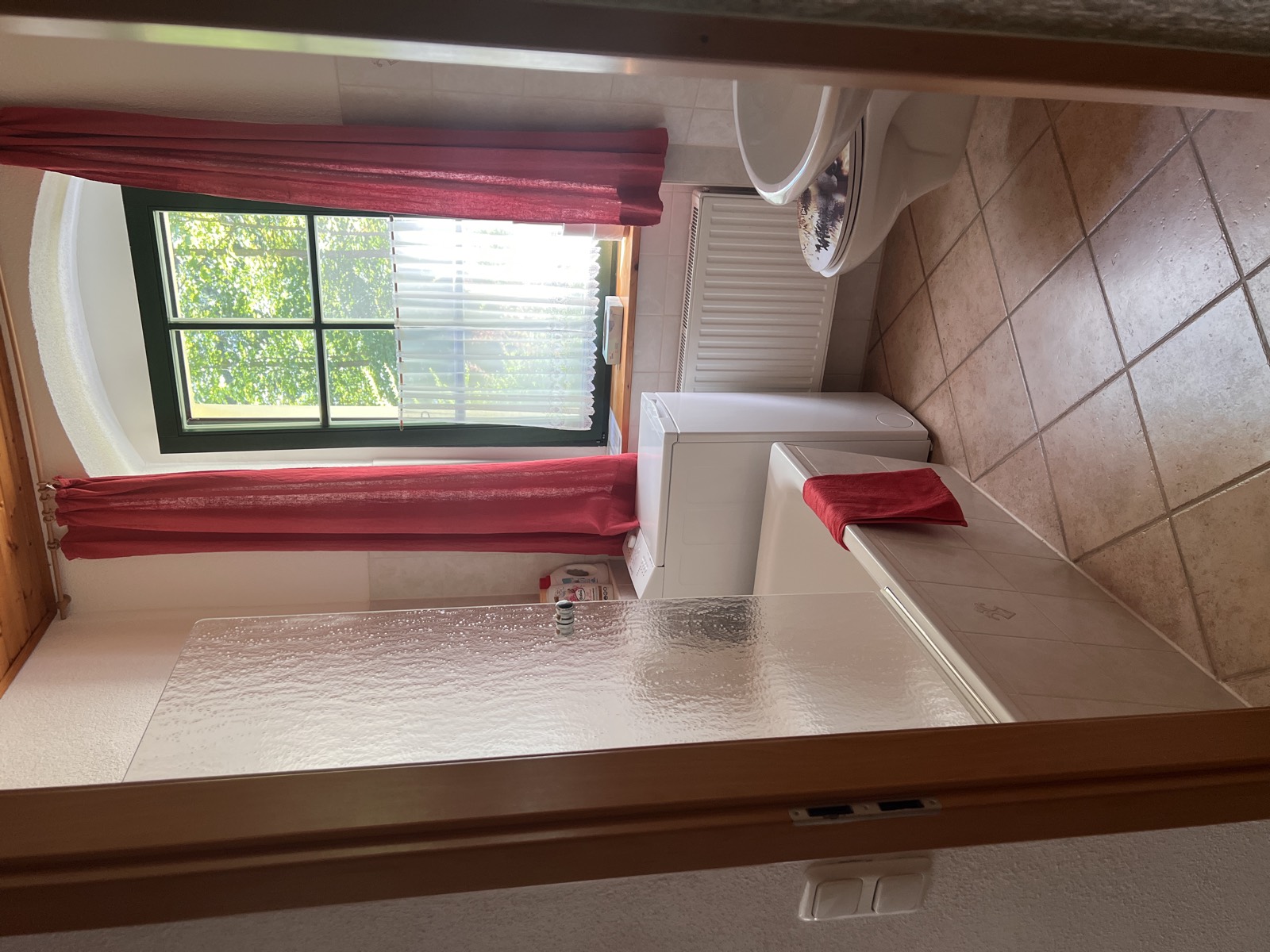Bad mit Badewanne und Waschmaschine